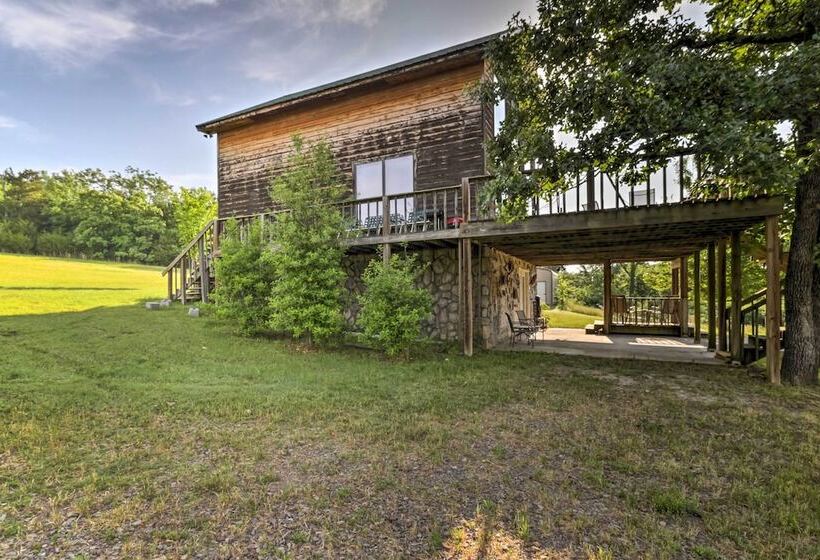 Rustic Lamar Cabin W/ Deck & Private Hot Tub