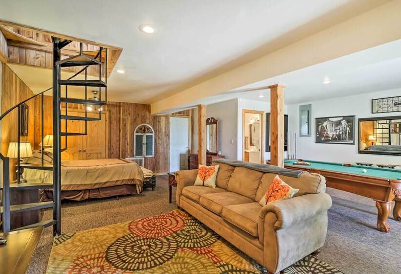 Rustic Lamar Cabin W/ Deck & Private Hot Tub