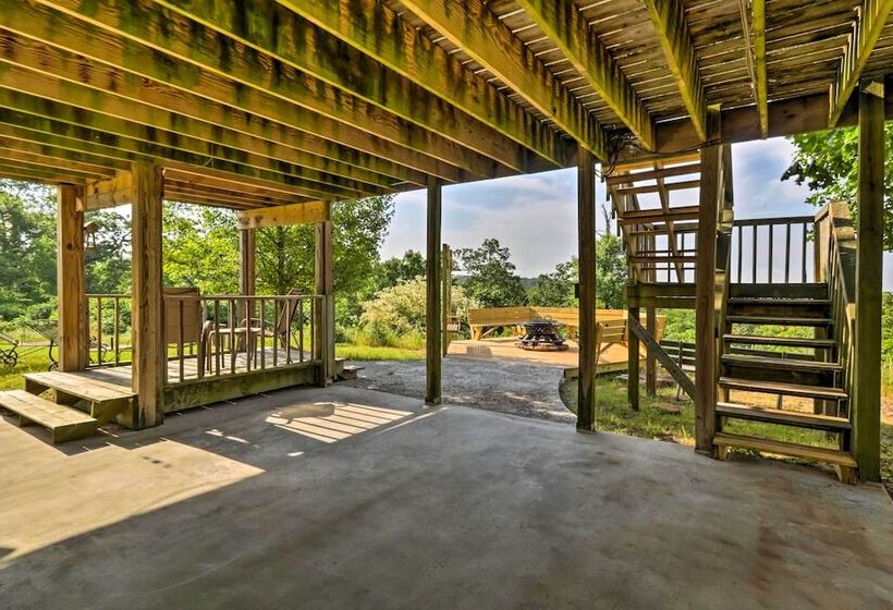 Rustic Lamar Cabin W/ Deck & Private Hot Tub