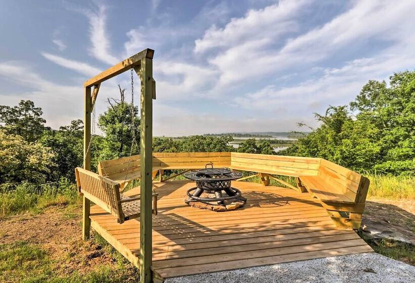 Rustic Lamar Cabin W/ Deck & Private Hot Tub