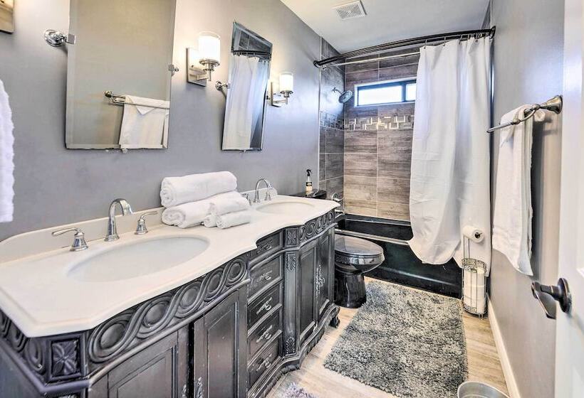 Saint Charles House Near Historic Downtown!