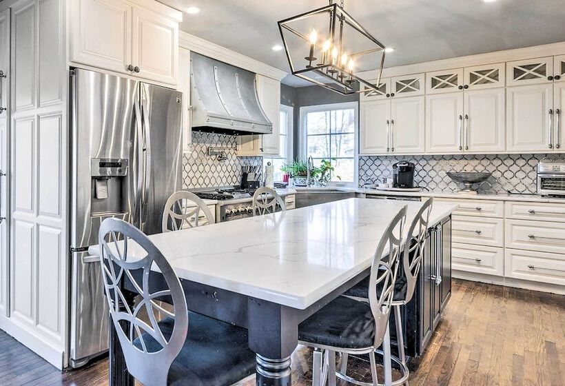 Saint Charles House Near Historic Downtown!