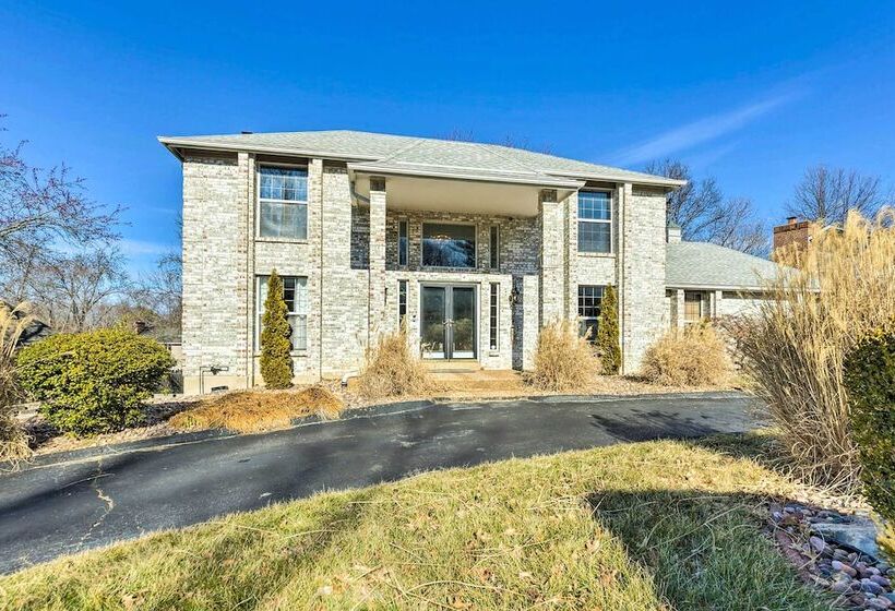 Saint Charles House Near Historic Downtown!