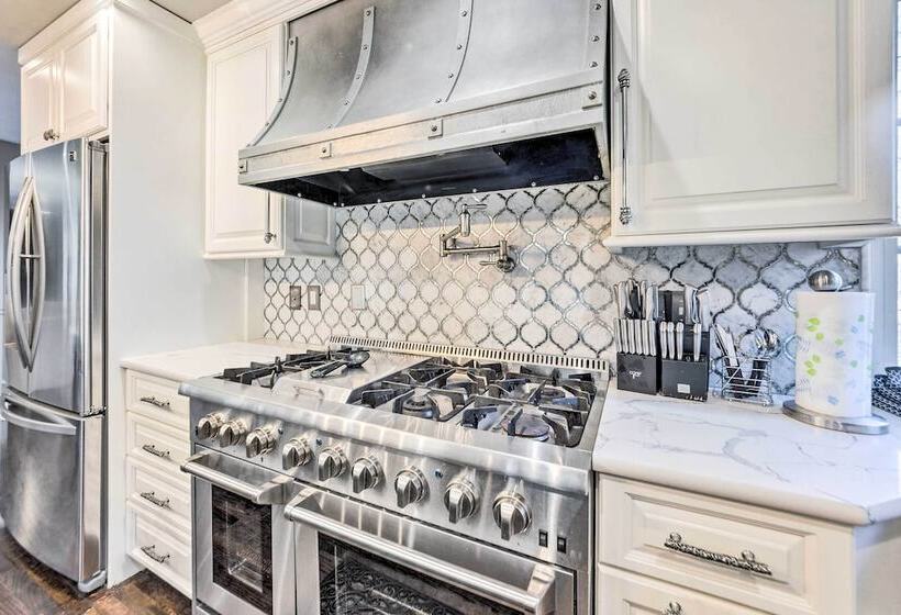 Saint Charles House Near Historic Downtown!