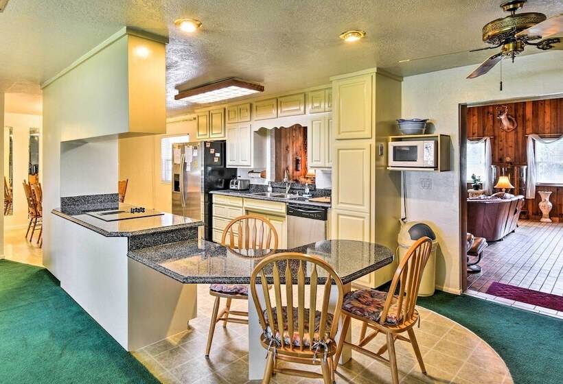 Sandford Vacation Rental Near Airport & Lake!