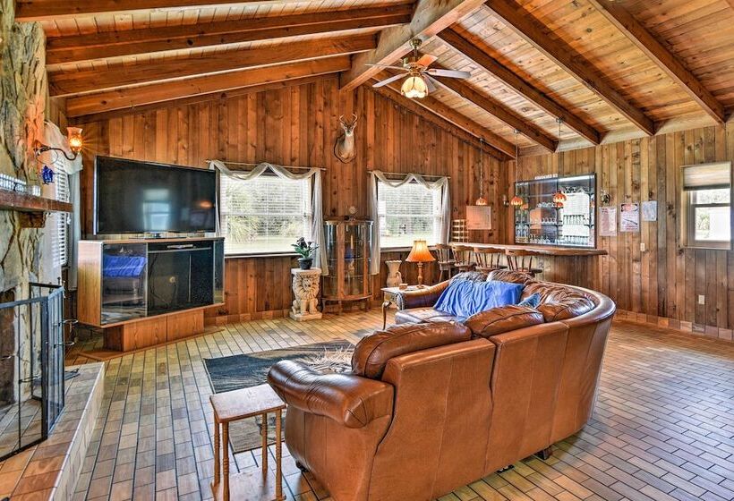 Sandford Vacation Rental Near Airport & Lake!