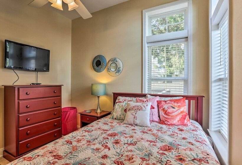 Santa Rosa Beach House W/ Spacious Deck