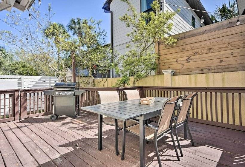 Santa Rosa Beach House W/ Spacious Deck