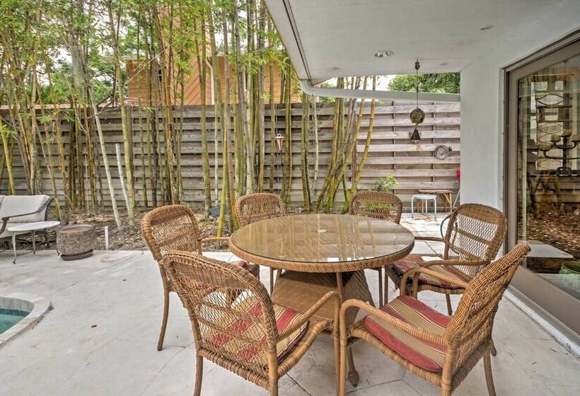 Sarasota House W/ Backyard Oasis: 6 Mi To Beach!