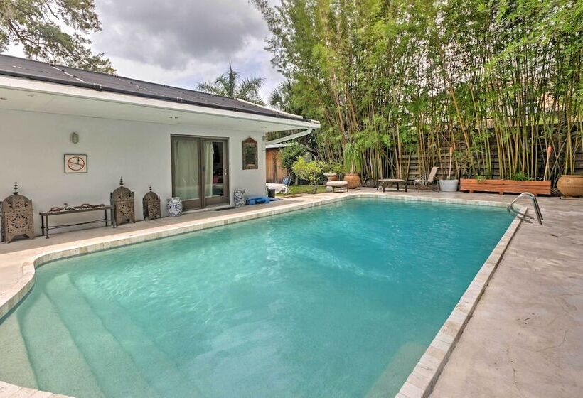 Sarasota House W/ Backyard Oasis: 6 Mi To Beach!