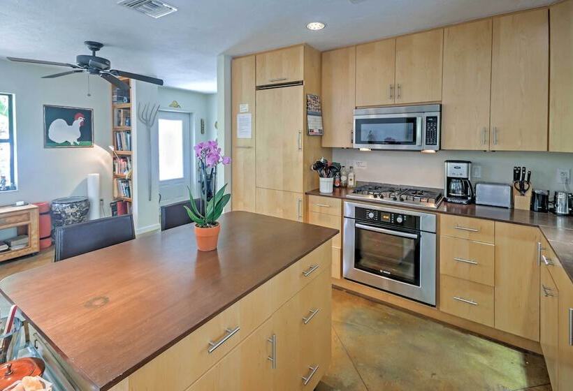 Sarasota House W/ Backyard Oasis: 6 Mi To Beach!