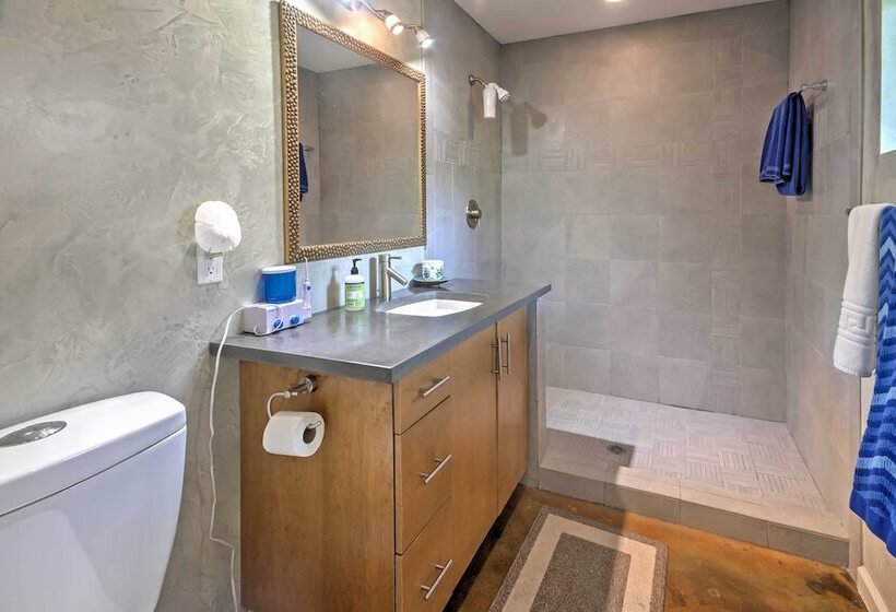 Sarasota House W/ Backyard Oasis: 6 Mi To Beach!