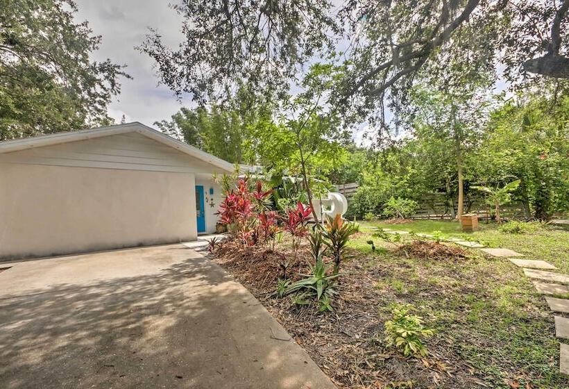 Sarasota House W/ Backyard Oasis: 6 Mi To Beach!