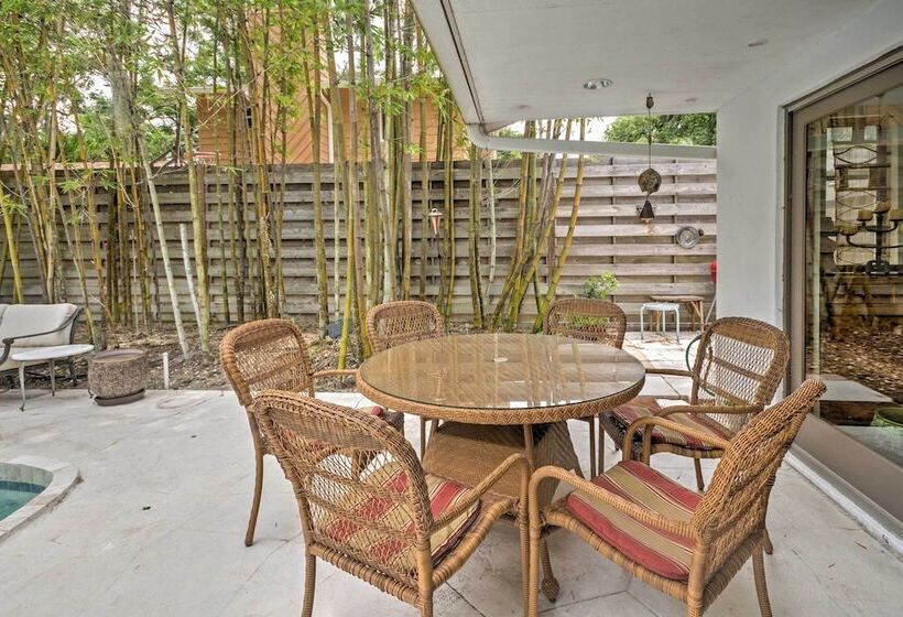 Sarasota House W/ Backyard Oasis: 6 Mi To Beach!