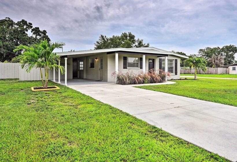 Sarasota Sunset House  W/ Spacious Patio!