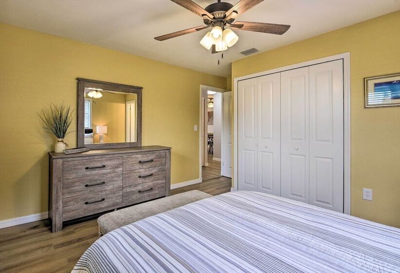 Sarasota Sunset House  W/ Spacious Patio!