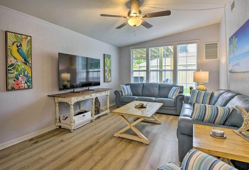 Sarasota Sunset House  W/ Spacious Patio!