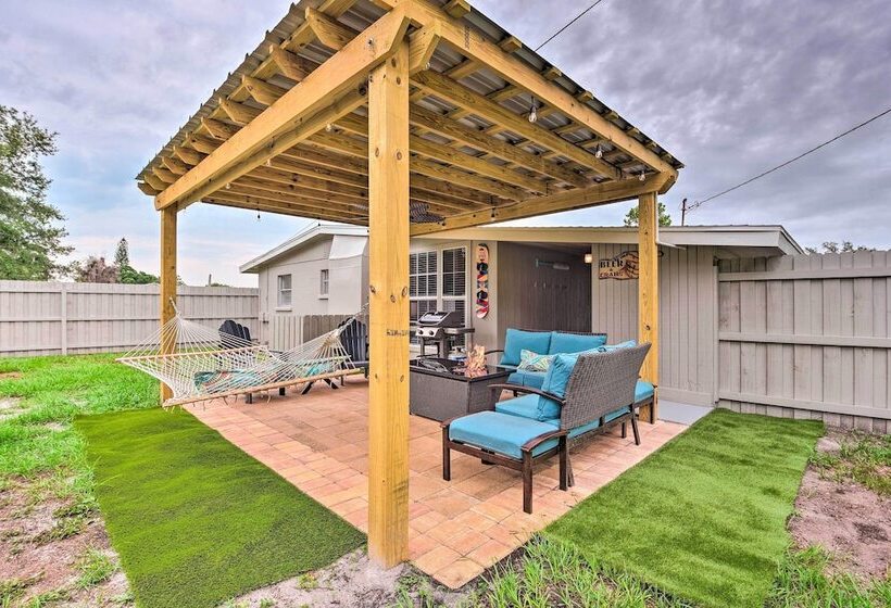 Sarasota Sunset House  W/ Spacious Patio!