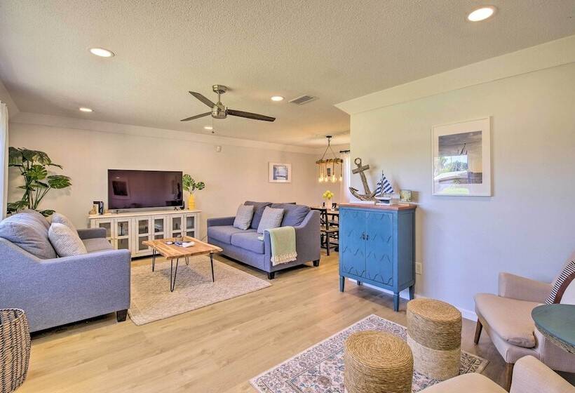 Quiet Satellite Beach Home W/ Lanai, Walk To Beach