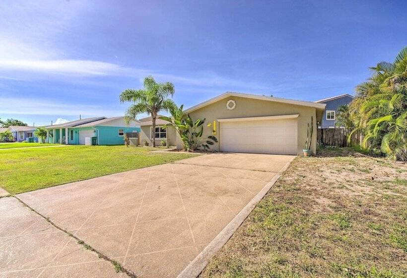 Quiet Satellite Beach Home W/ Lanai, Walk To Beach