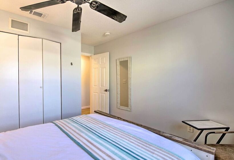 Quiet Satellite Beach Home W/ Lanai, Walk To Beach