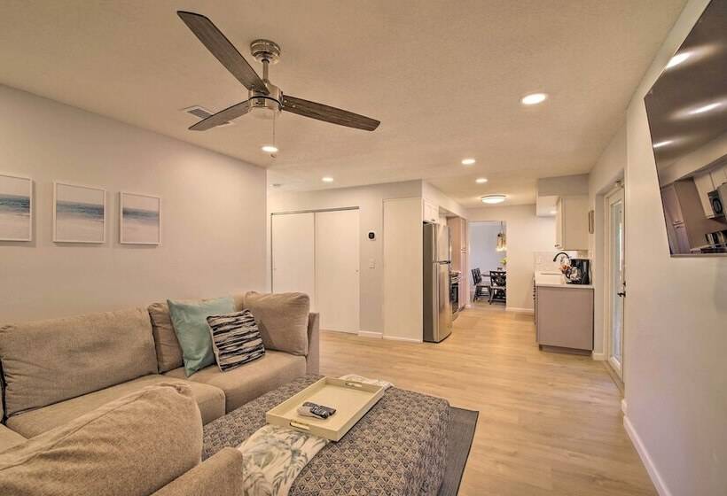 Quiet Satellite Beach Home W/ Lanai, Walk To Beach