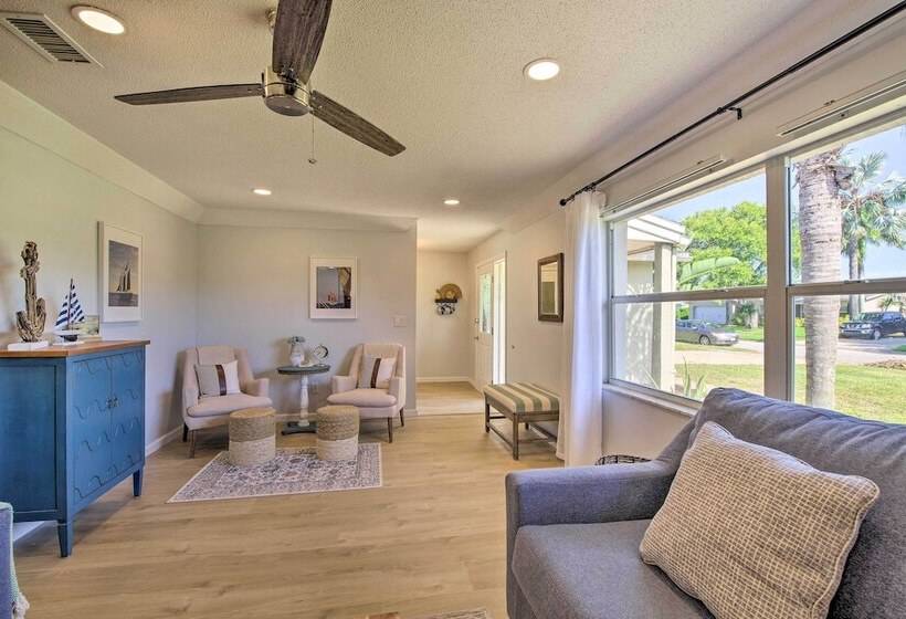 Quiet Satellite Beach Home W/ Lanai, Walk To Beach