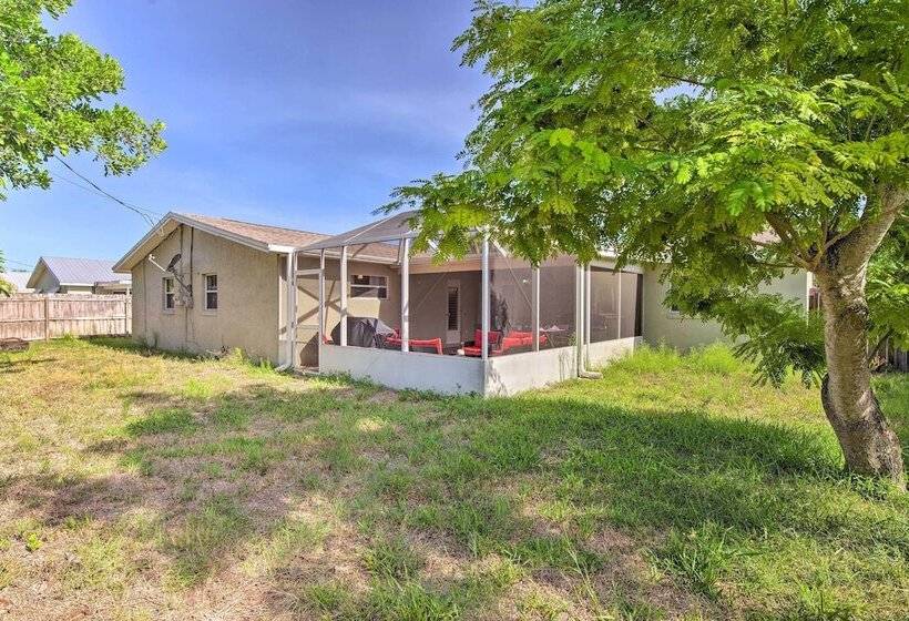 Quiet Satellite Beach Home W/ Lanai, Walk To Beach