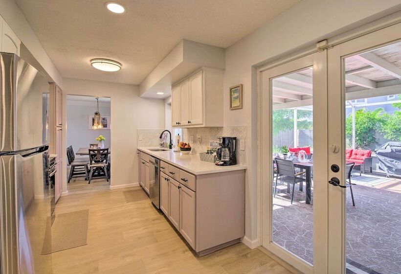 Quiet Satellite Beach Home W/ Lanai, Walk To Beach