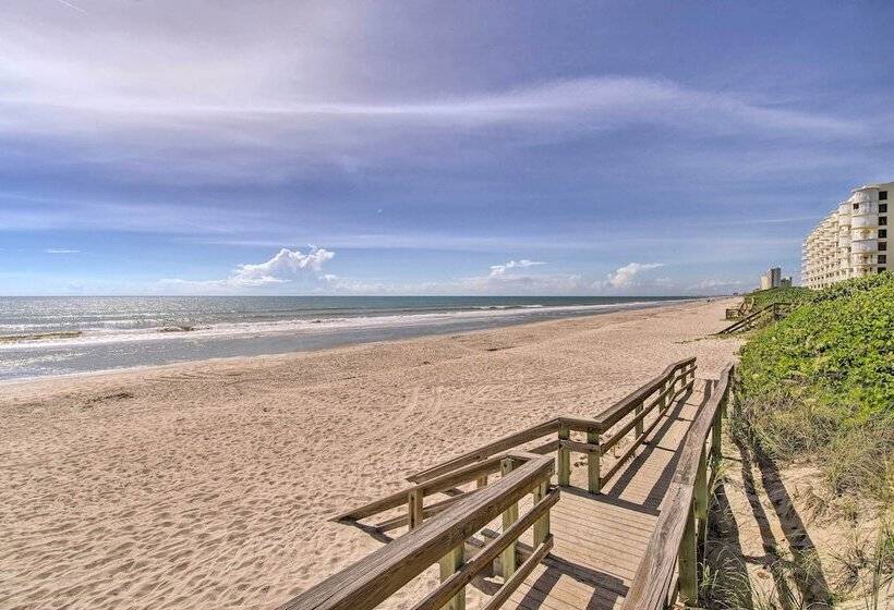 Quiet Satellite Beach Home W/ Lanai, Walk To Beach