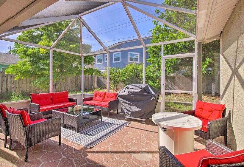 Quiet Satellite Beach Home W/ Lanai, Walk To Beach