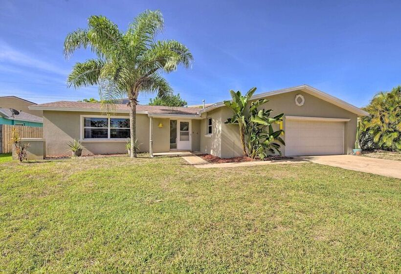 Quiet Satellite Beach Home W/ Lanai, Walk To Beach