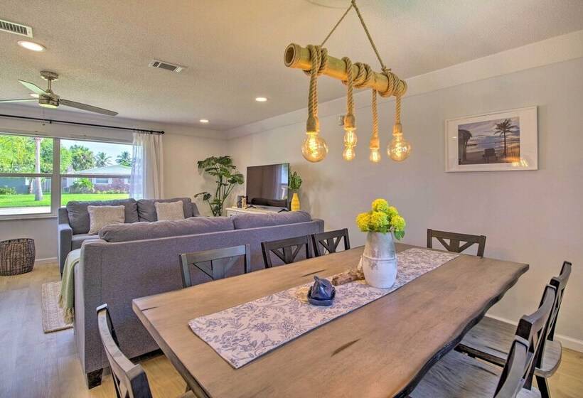 Quiet Satellite Beach Home W/ Lanai, Walk To Beach