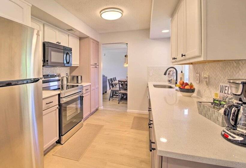 Quiet Satellite Beach Home W/ Lanai, Walk To Beach