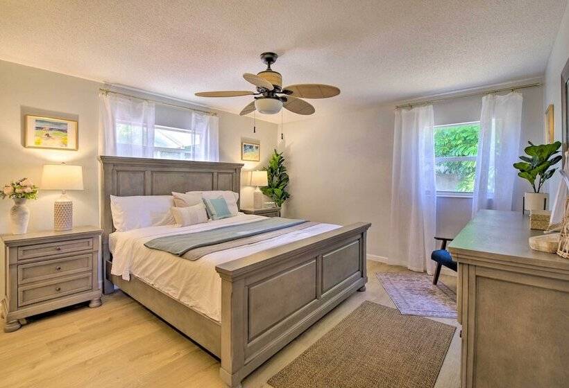 Quiet Satellite Beach Home W/ Lanai, Walk To Beach