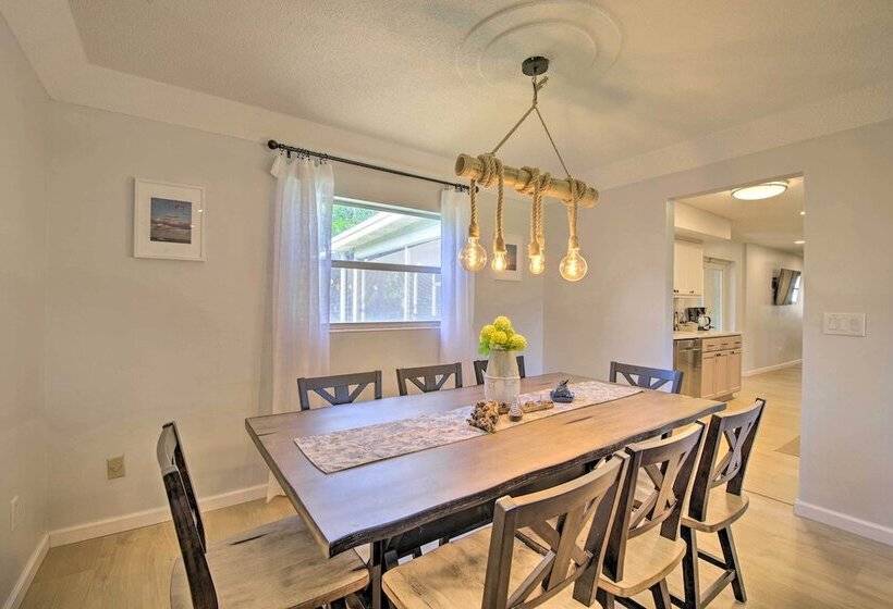 Quiet Satellite Beach Home W/ Lanai, Walk To Beach