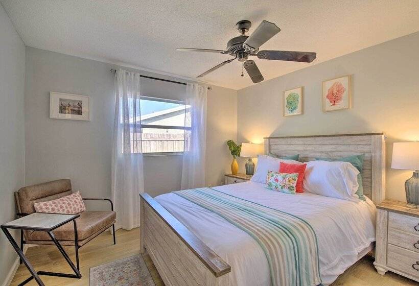 Quiet Satellite Beach Home W/ Lanai, Walk To Beach