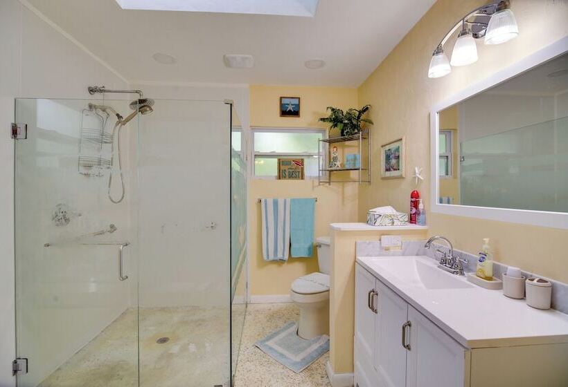 Satellite Beach  Sunshine House  W/ Hot Tub!