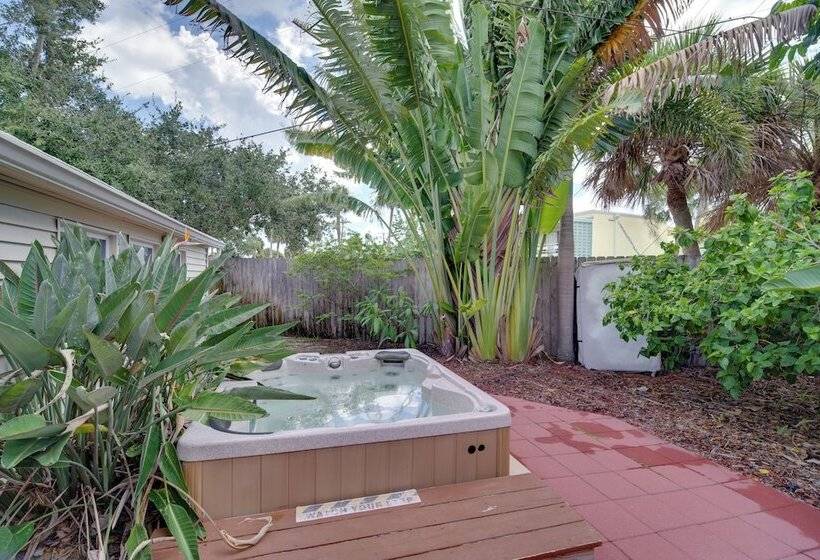 Satellite Beach  Sunshine House  W/ Hot Tub!