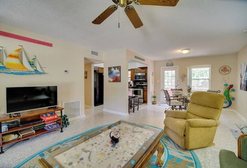 Satellite Beach  Sunshine House  W/ Hot Tub!