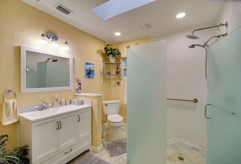 Satellite Beach  Sunshine House  W/ Hot Tub!