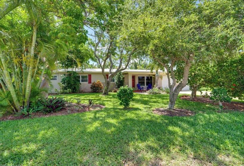 Satellite Beach  Sunshine House  W/ Hot Tub!