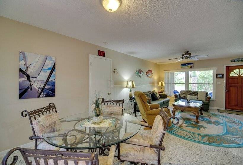 Satellite Beach  Sunshine House  W/ Hot Tub!