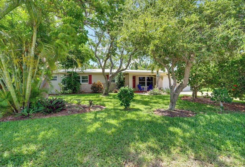 Satellite Beach  Sunshine House  W/ Hot Tub!