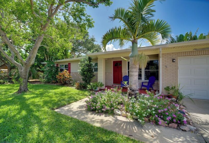 Satellite Beach  Sunshine House  W/ Hot Tub!