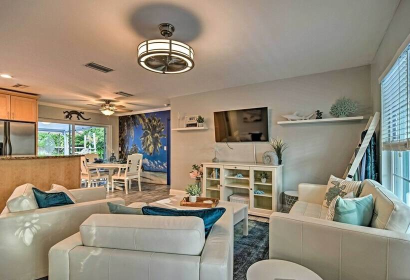 Seminole Home: Private Patio, Tiki Bar & Pool