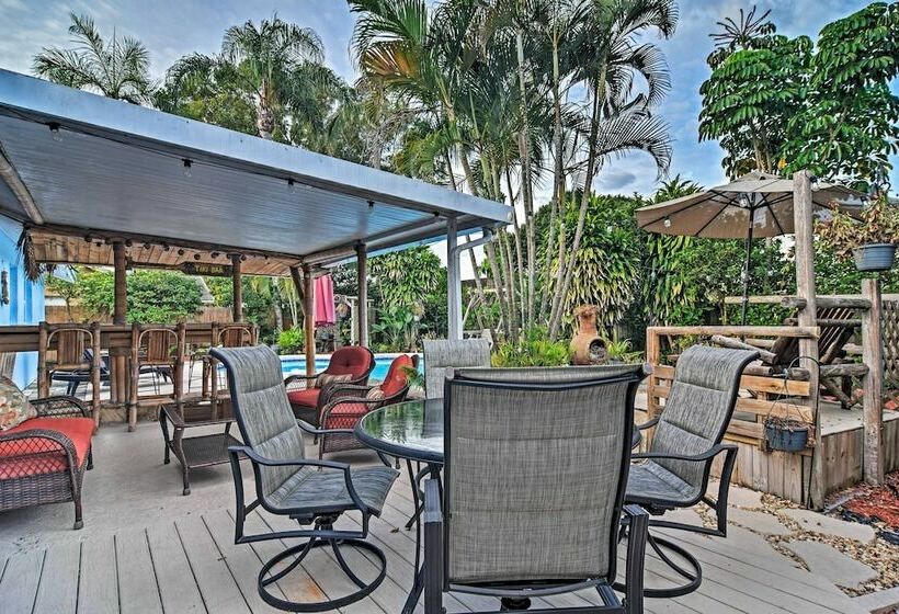 Seminole Home: Private Patio, Tiki Bar & Pool