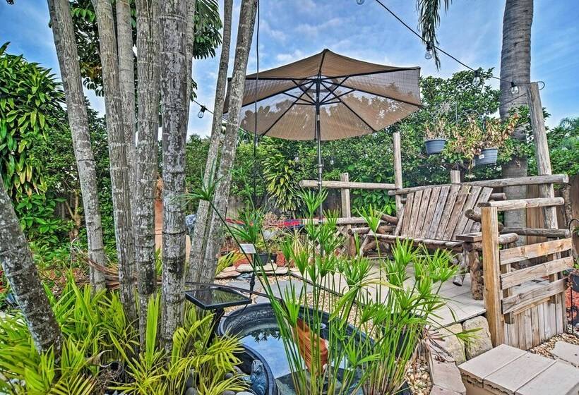 Seminole Home: Private Patio, Tiki Bar & Pool