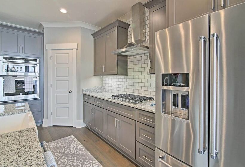 Lake Keowee Home With Balcony & Boat Dock!