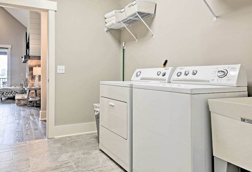 Lake Keowee Home With Balcony & Boat Dock!